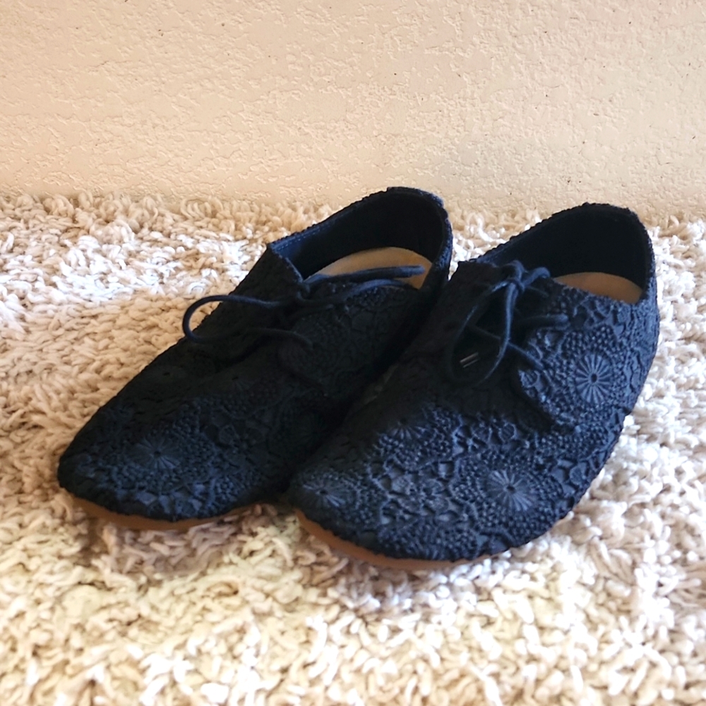 Black lace Sanuk flats, size 8.5/39.5
